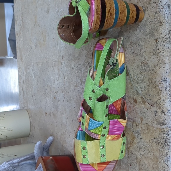 Shoes - Picture 4 of 4